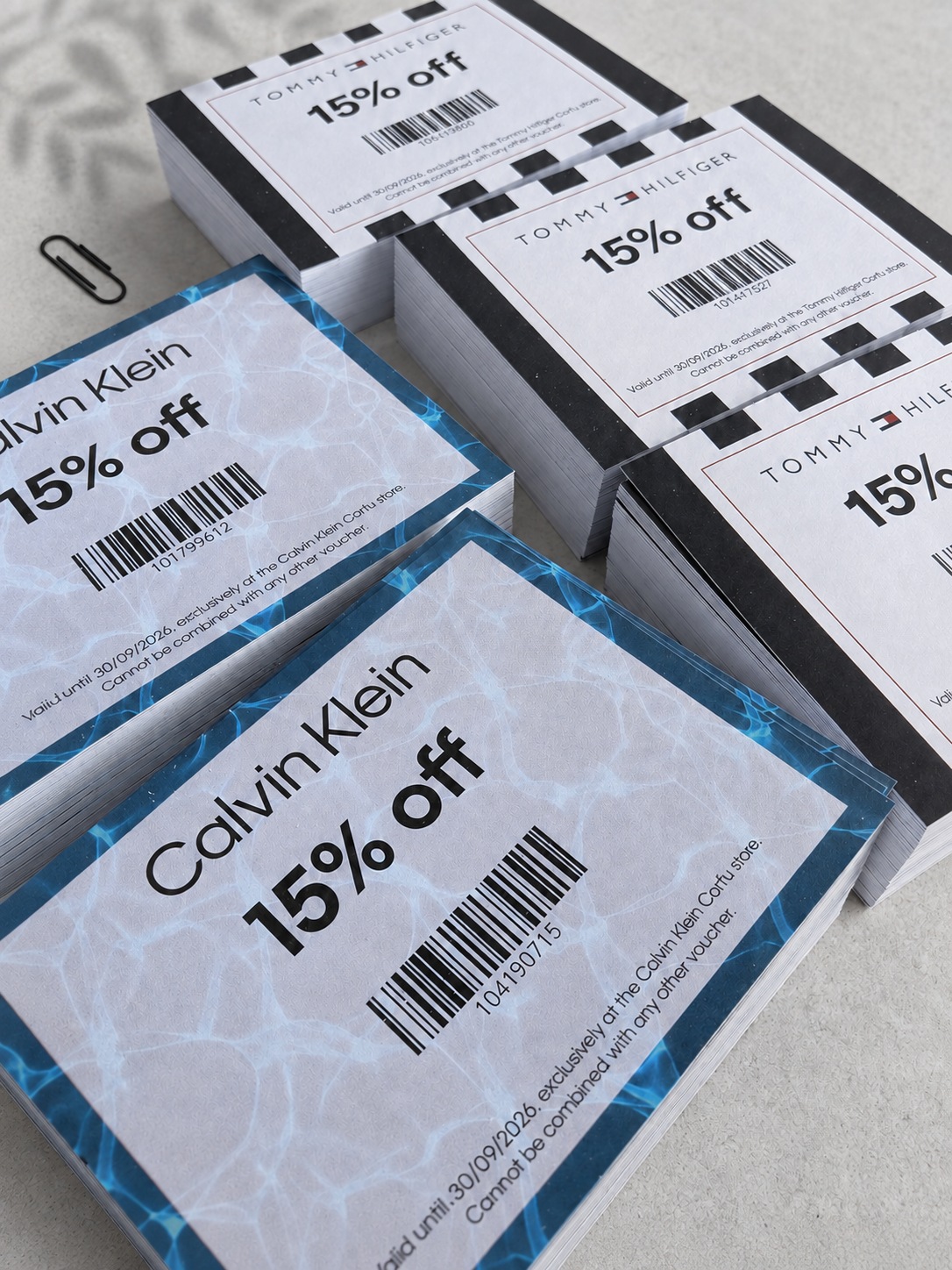 Εκπτωτικά κουπόνια Calvin Klein και Tommy Hilfiger με διαφορετικούς κωδικούς barcode